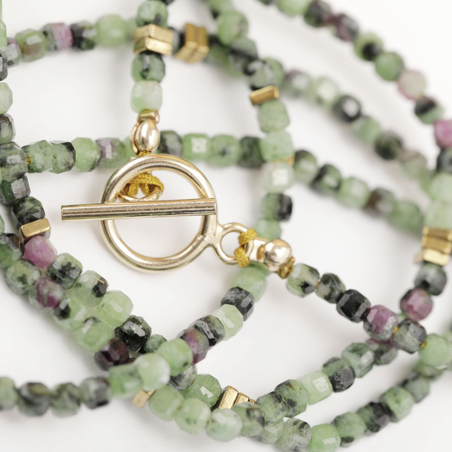 collier ras de cou rubis zoite hematite doree fermoir OT Goldfilled journee singuliere
