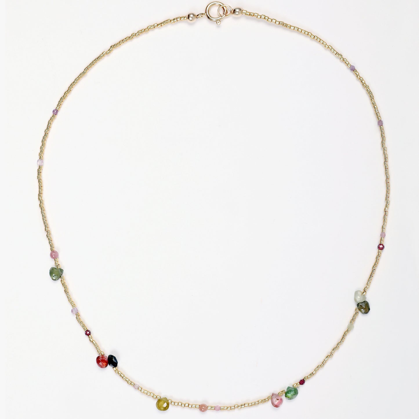 collier ras de cou miyuki tourmaline fluorine grenat lie de vin fermoir plaque or journee singuliere