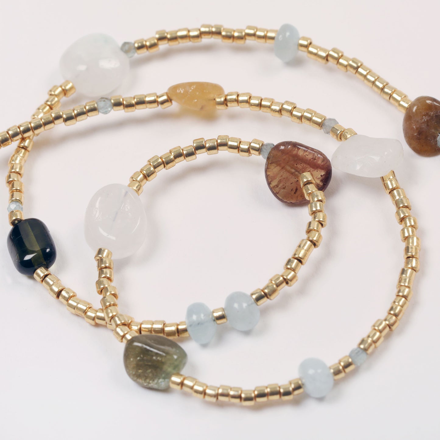 bracelet double avec rallonge miyuki pierre de lune cordelite tourmaline apatite fermoir plaque or journee singuliere