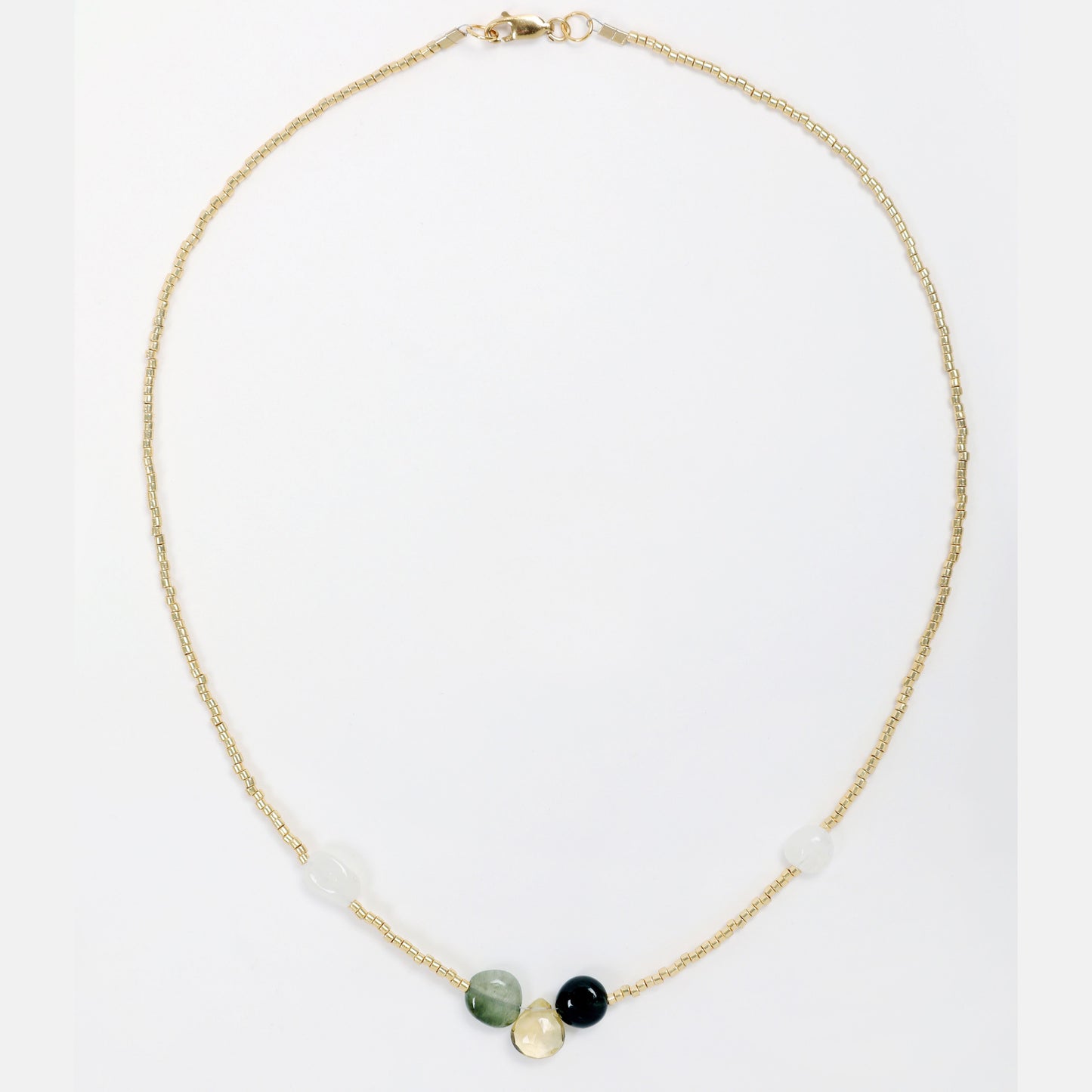 collier ras de cou miyuki quartz pierre de lune fermoir plaque or journee singuliere