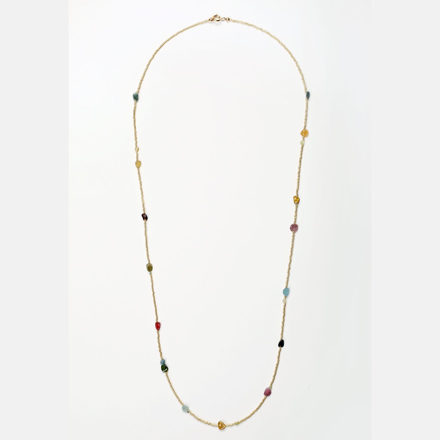 collier double tour miyuki tourmaline grenat lie de vin fermoir plaque or journee singuliere