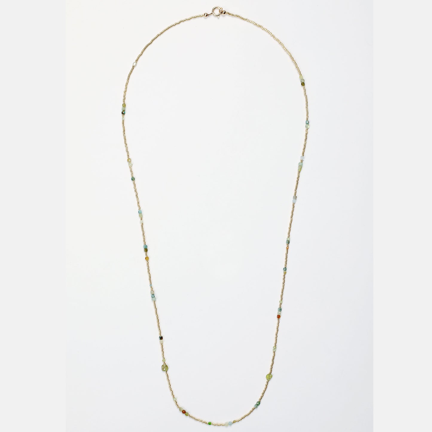 collier double tour miyuki peridot turquoise africaine grenat lie de vin fluorine tourmaline aventurine fermoir plaque or journee singuliere