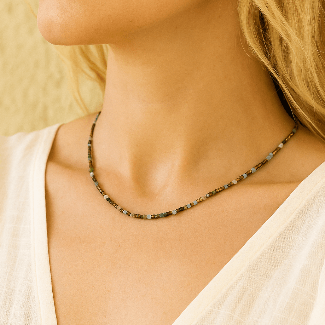Collier ras-de-cou en diopside, Tourmaline, Fluorine, Grenat lie de vin cristal Swarovski sodalite turquoise africaine perles miyuki fermoir OT Gold filled.