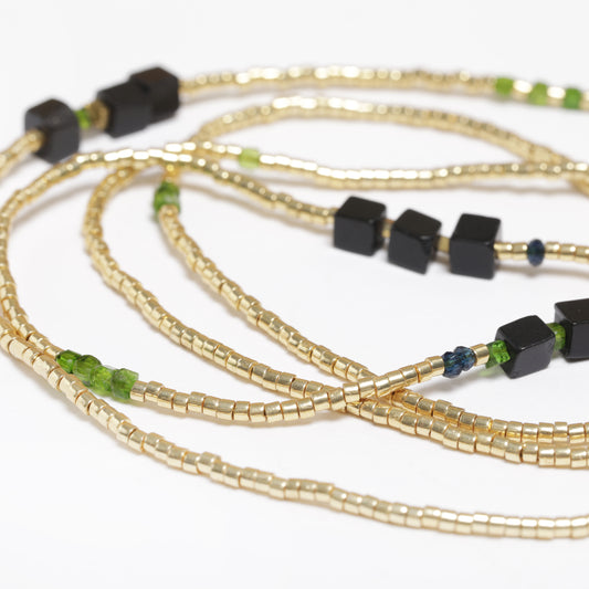 sautoir diopside petits cristal bleu shungite carre noire perles japonaises dorees miyuki journee singuliere 1