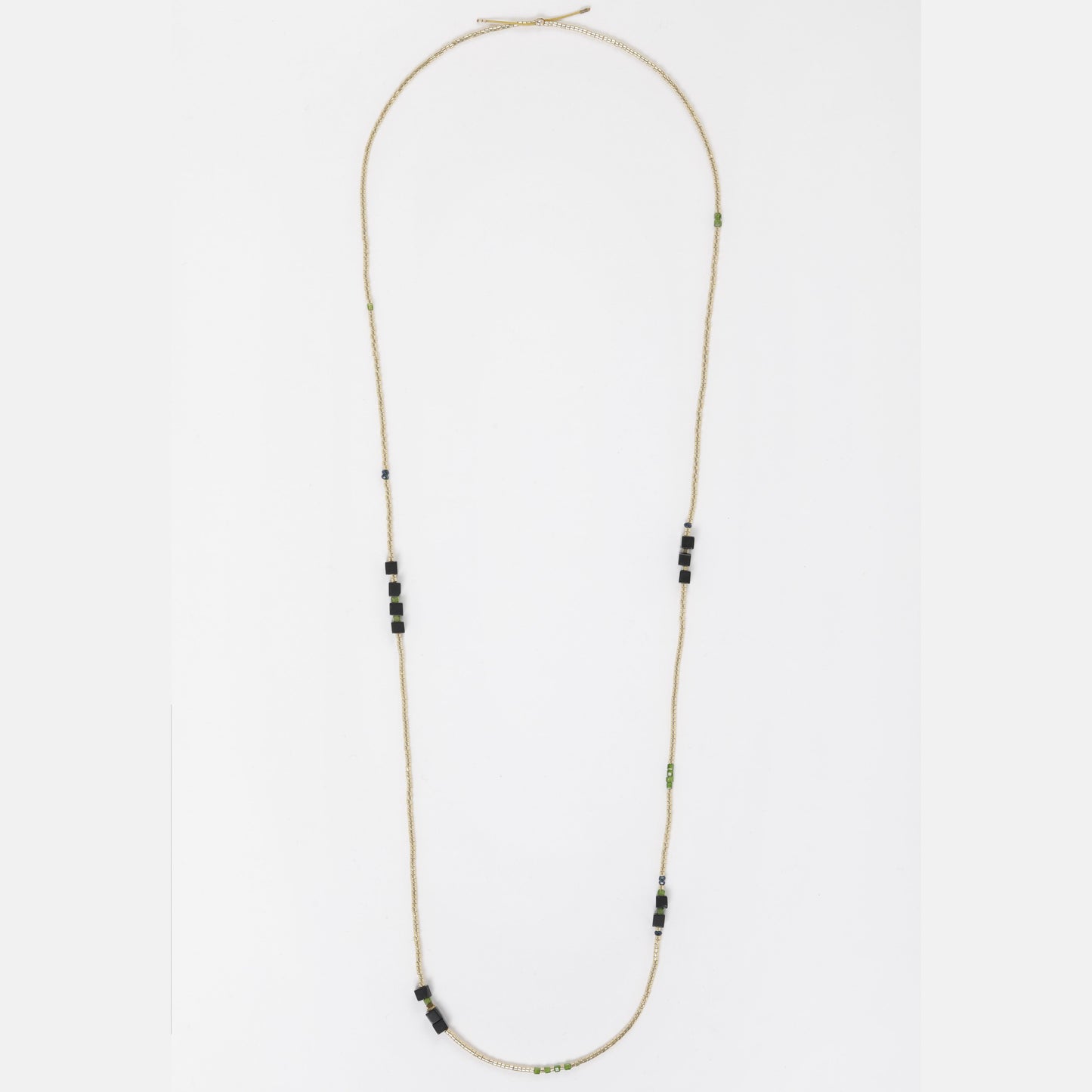 sautoir diopside petits cristal bleu shungite carre noire perles japonaises dorees miyuki journee singuliere