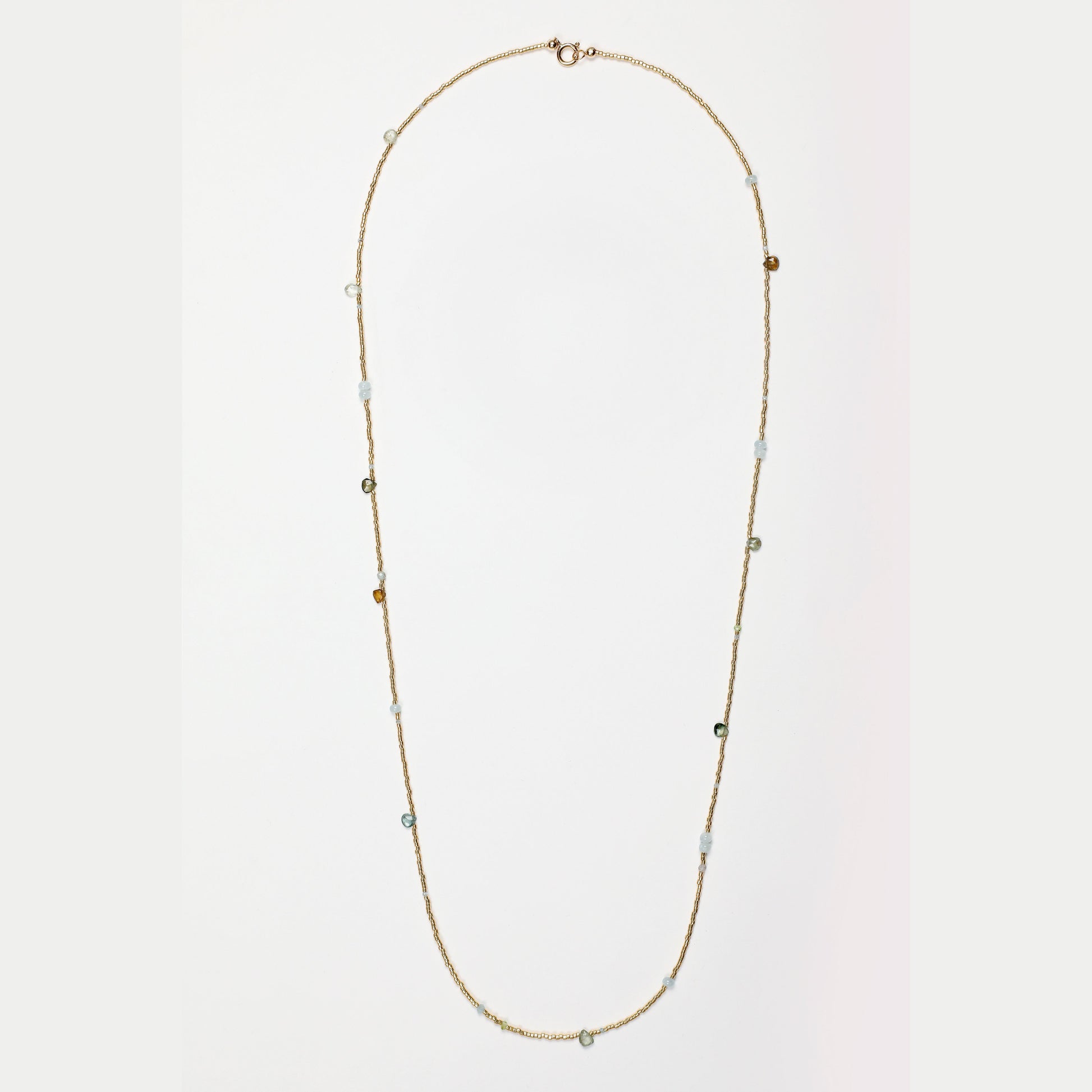 collier double tour tourmaline peridot cordelite apatite miyuki plaque or journee singuliere