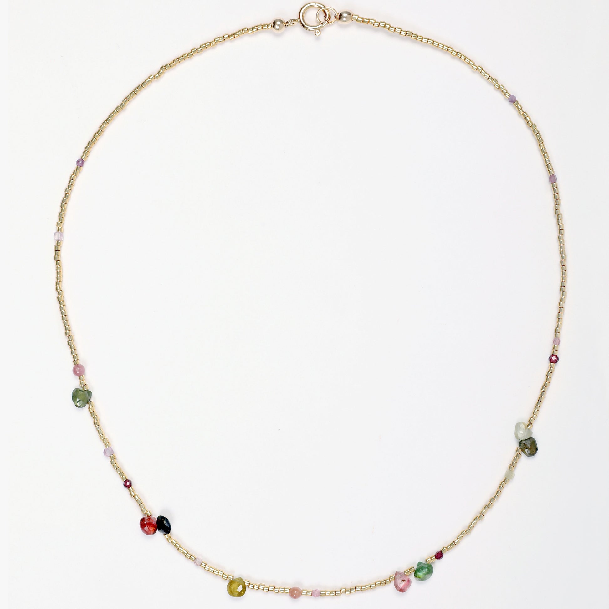 collier ras de cou miyuki tourmaline fluorine grenat lie de vin fermoir plaque or journee singuliere
