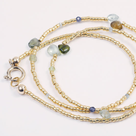 collier ras de cou miyuki tourmaline cordelite fluorine peridot fermoir plaque or journee singuliere