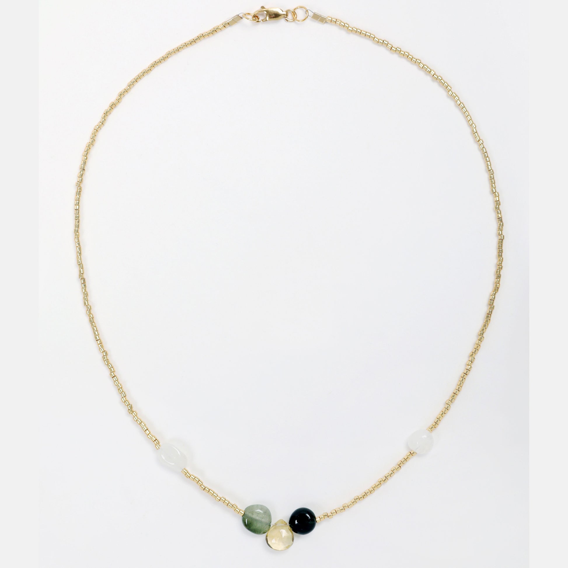 collier ras de cou miyuki quartz pierre de lune fermoir plaque or journee singuliere