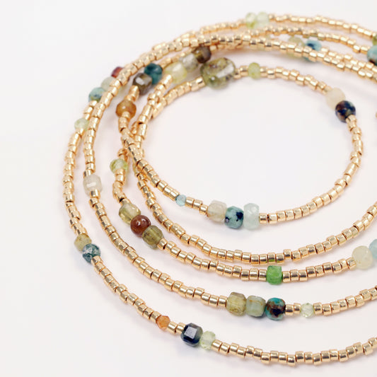 collier double tour miyuki peridot turquoise africaine grenat lie de vin fluorine tourmaline aventurine fermoir plaque or journee singuliere