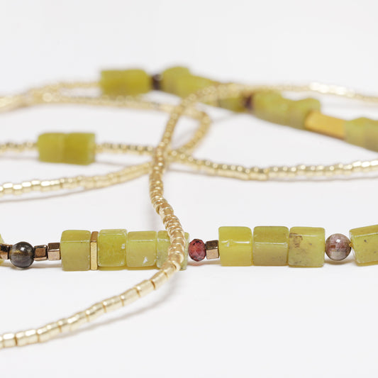Sautoir_jade_vert_grena_tlit_de_vin_hematite_tourmaline_Goldfiled_journee_singuliere