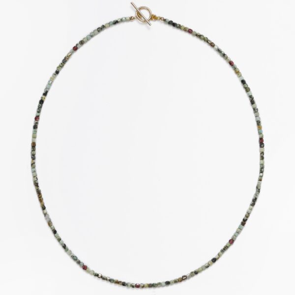 108_collier_ras_de_cou_perles_turquoises_africaines_grenat_lie_de_vin_fermoir_OT_Gold_filled.jpg Collier ras-de-cou en perles Turquoises Africaines et Grenat
