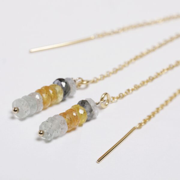 Boucles d'oreilles avec chainettes en Gold-Filled et Saphirs arc en ciel (variante)