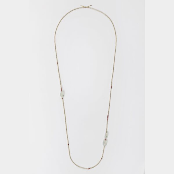 Sautoir en perles baroques Préhnite, Grenat lie de vin et perles japonaises dorées Miyuki