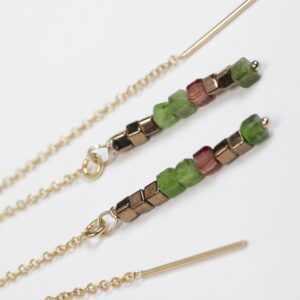 Boucles d'oreilles en Diopside, Grenat lie de vin, perles Miyuki carrées et chainette Gold-Filled