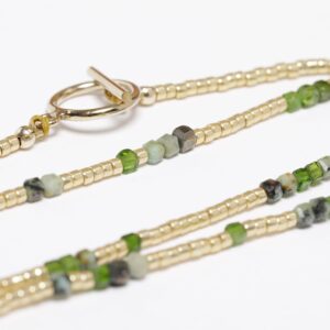 Collier ras de cou en Turquoise Africaine, Diopside, Hematite, perles japonaises dorées Miyuki