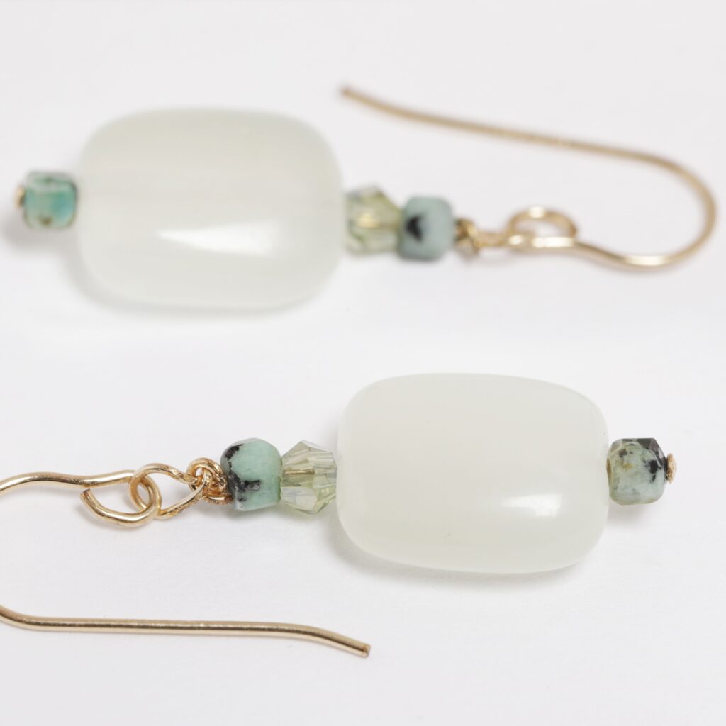 Boucles d'oreilles en Aventurine, Turquoise africaine, petit cristal Swarovski et plaqué or