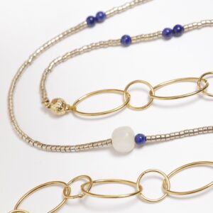 Sautoir en Nacre, Lapis-lazuli, perles japonaises Miyuki dorées et chaine plaquée or