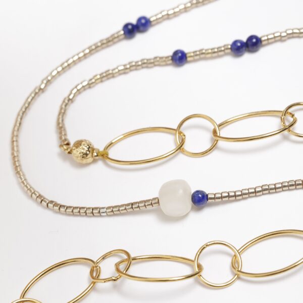 Sautoir en Nacre, Lapis-lazuli, perles japonaises Miyuki dorées et chaine plaquée or