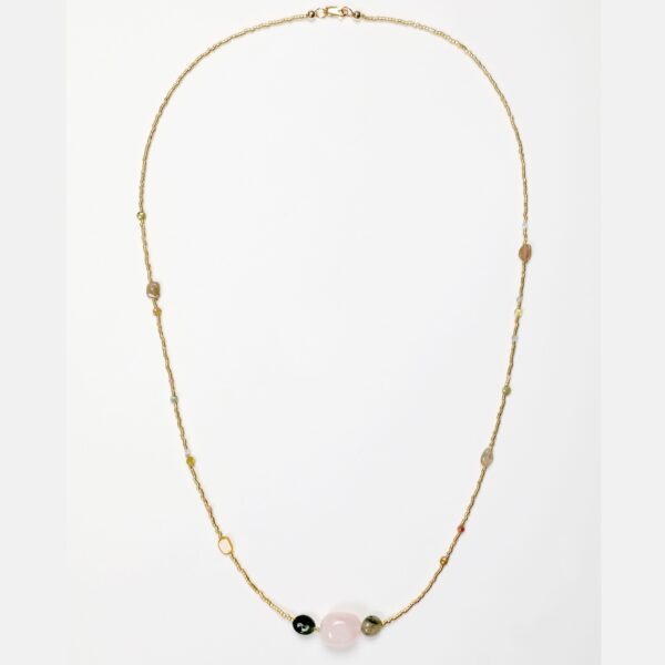 151collier_miyuki_tourmaline_quartz_cristal_swarovski_turquoise_africaine_fluorine_fermoir_plaque_or_journee_singuliere_1.jpg Collier en Miyuki, Tourmaline, Quartz, Cristal Swarovski, Turquoise africaine, Fluorine et fermoir en Gold-filled