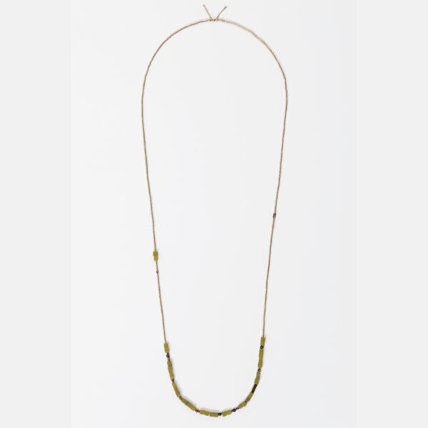 Sautoir_jade_vert_grenat_lit_de_vin_hematite_tourmaline_Goldfiled_journee_singuliere1.jpg Sautoir en Jade vert carré et Grenat lie de vin